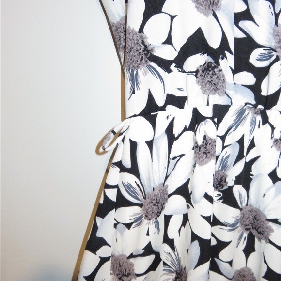 My Beloved Dress Daisy Sleeveless Floral Black White Zipper Back Swing Mini Tank - Picture 4 of 10